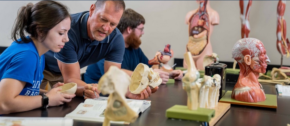 Students and instructor in an anatomy lab.