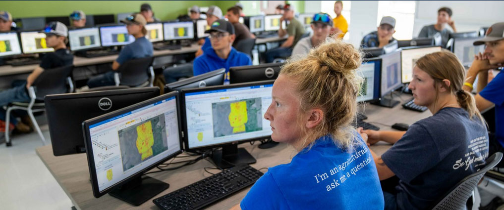 Students in a precision ag class with computers.