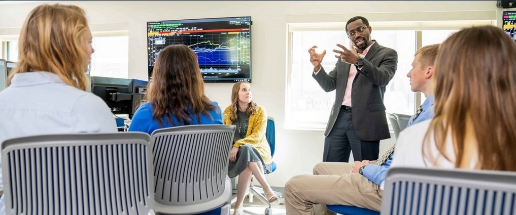 Students and instructor in trading lab.